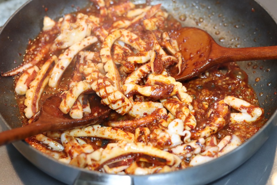 불맛 오징어볶음 레시피 추천 냉동 오징어 요리 양념 소스 만들기