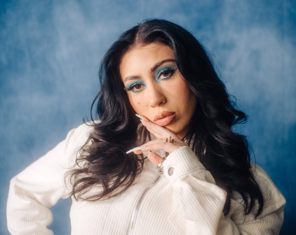 스페인어노래해석잡담::Kali Uchis(칼리 우치스) "Igual Que Un Ángel", Peso Pluma+임신