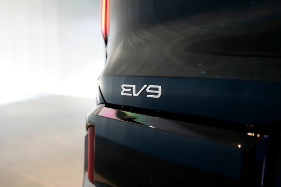2024 EV9 모의견적 정보 제원 '대형 전기차 살만할까' 오너평가 포토 판매량