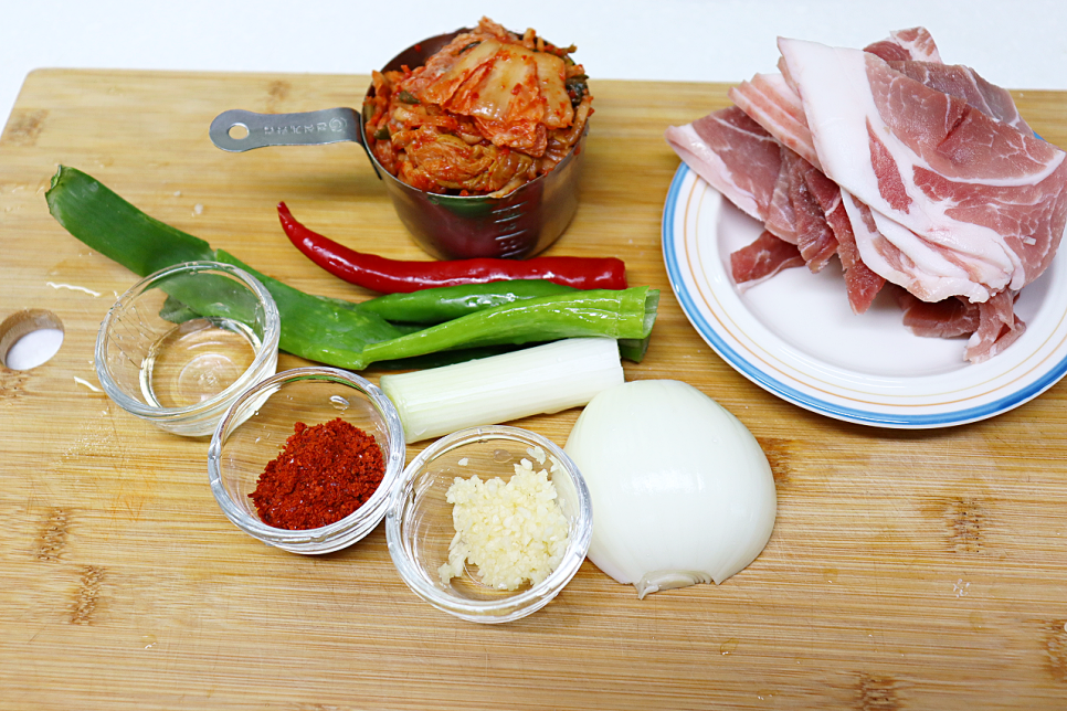 김치 제육볶음 레시피 양념 돼지고기 김치볶음 만들기 김치 돼지고기 두루치기 만드는 법
