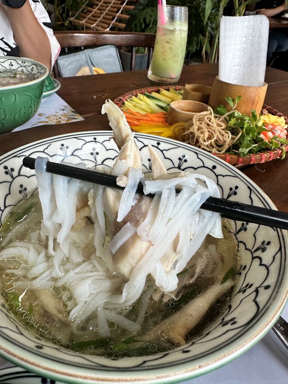 베트남 다낭 맛집 추천 티엔킴 한시장 근처 쌀국수 반쎄오 베트남 현지 음식 맛난곳