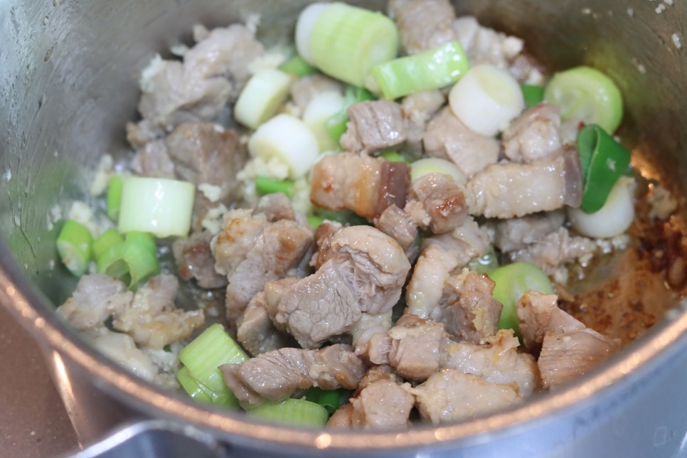 돼지고기 두부 된장찌개 맛있게 끓이는법 된장찌개 레시피 재료 국 찌개 종류