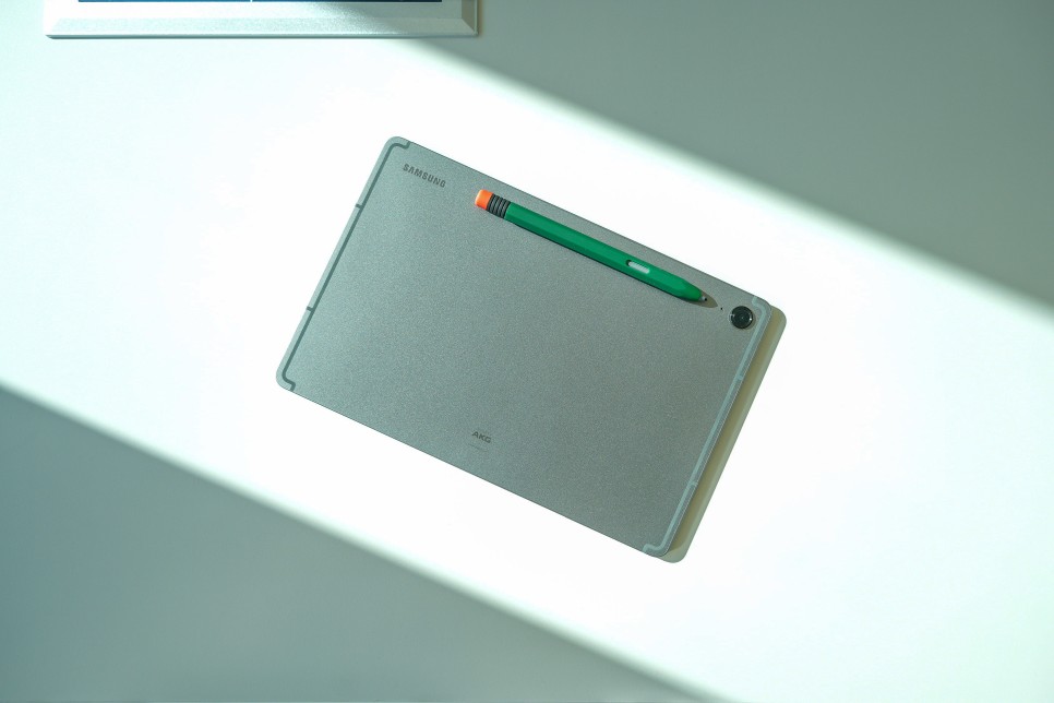 갤럭시탭 S9 FE 액정 보호필름 종이질감 강화유리와 측면 후면 필름 부착 방법