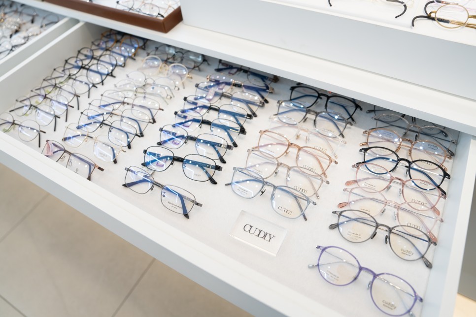 노원 안경 아이케어 안경원 - 오래된 안경알을 새롭게 바꾸다