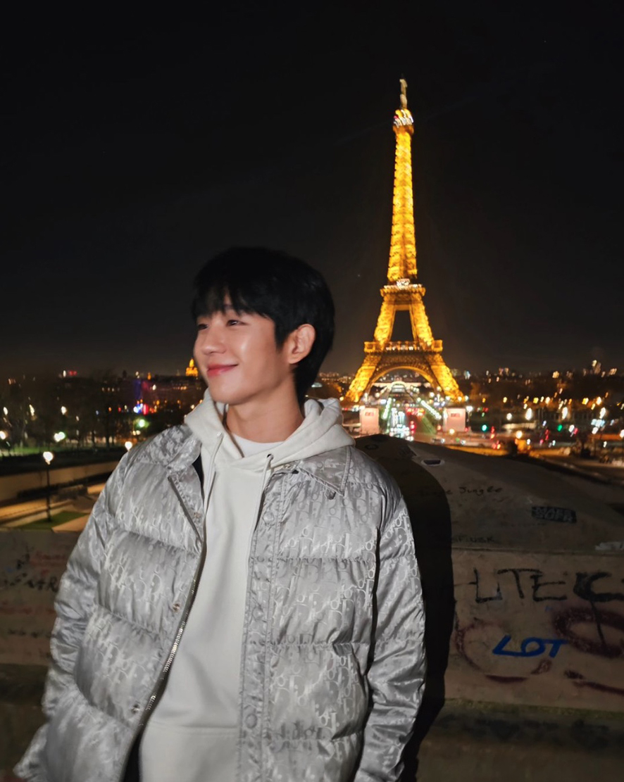 정해인 파리 여행 패션 디올 퀼팅자켓 남자 니트 스웨터 코디