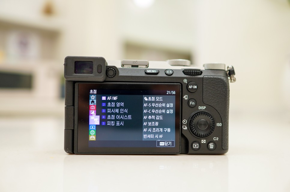 소니 풀프레임 미러리스 카메라 추천 가벼운 소니 A7C2와 렌즈 특징과 기능