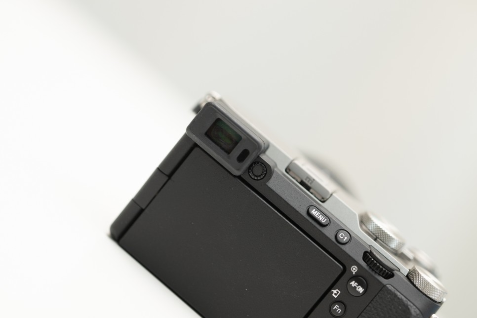 컴팩트한 풀프레임 미러리스 브이로그 카메라 추천 소니 A7C2 번들 렌즈 SEL2860