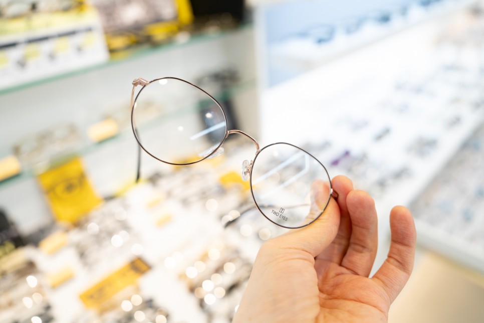 노원 안경 아이케어 안경원 - 오래된 안경알을 새롭게 바꾸다