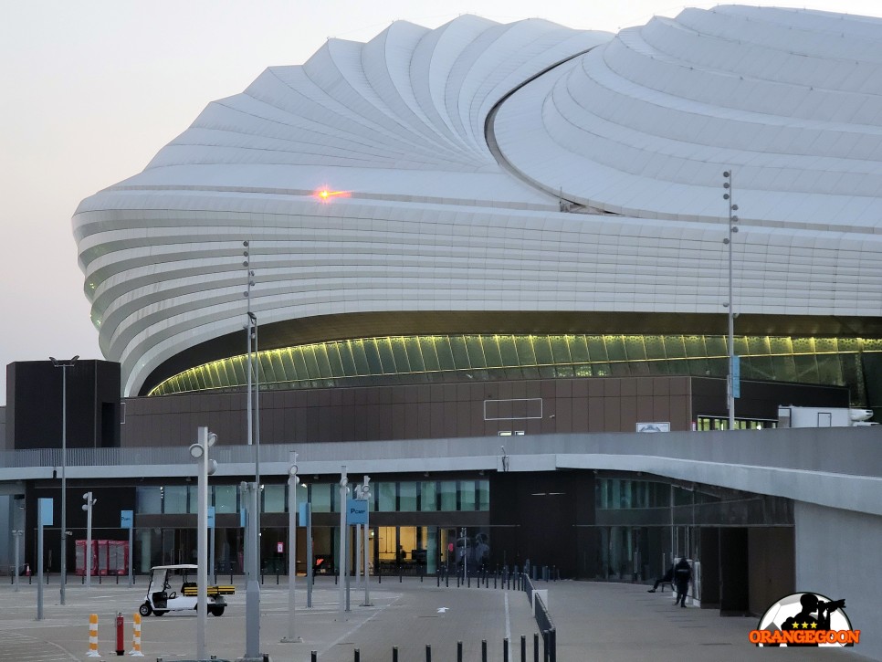 [STADIUM!/카타르 알 와크라] 자하 하디드가 디자인한 미래지향적인 디자인의 아름다운 경기장. 아시안컵 말레이시아전이 열리게 될 알 자누브 스타디움