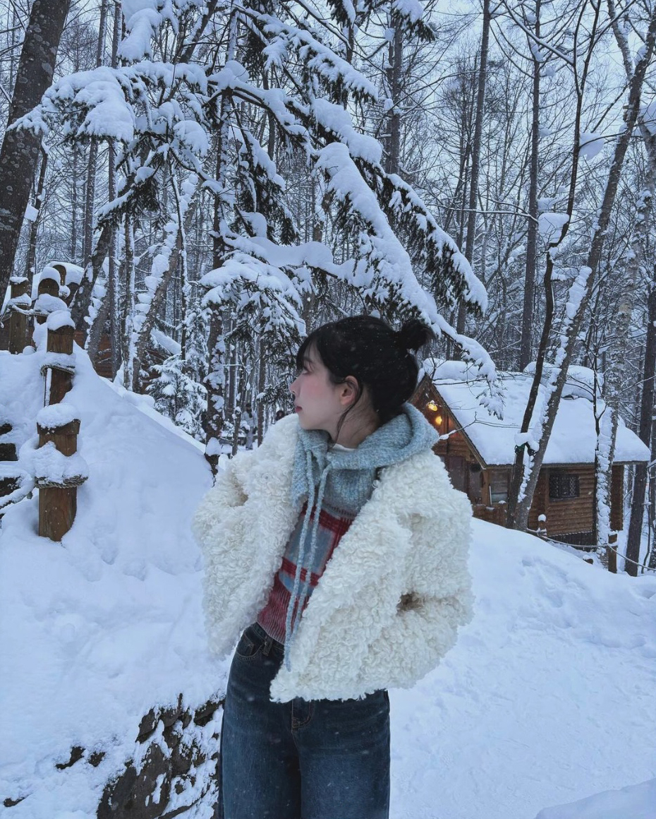 카리나 삿포로 여행패션 더오유 페이크퍼 숏자켓 바라클라바 여성 겨울 모자 트래퍼햇 겨울코디