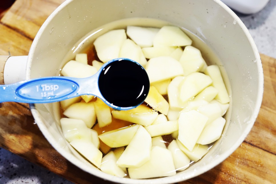 감자조림 만드는 법 부서지지 않는 쫀득한 간장감자 조림 매운 감자요리