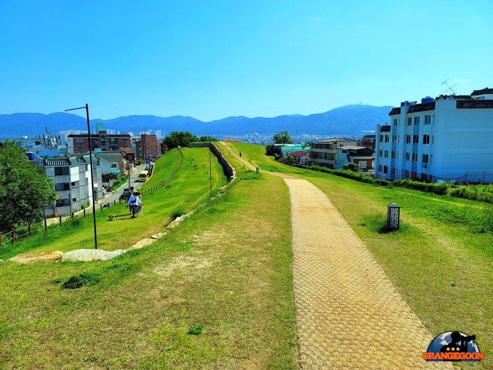 (울산 중구 / 울산 병영성, 한글탑, 함월루) 달을 품은 누각? 하지만 낮에 봐도 즐겁습니다. 울산 시내를 내려다볼 수 있는 함월루부터 한글탑까지!