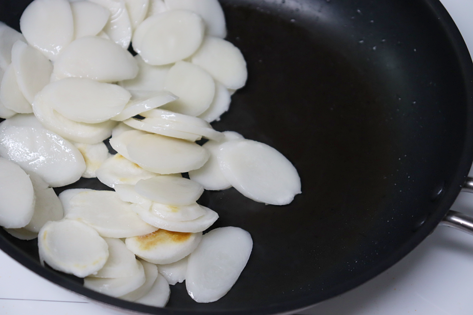 떡국떡 궁중떡볶이 황금레시피 소스 양념 안매운 간장떡볶이 레시피 만들기