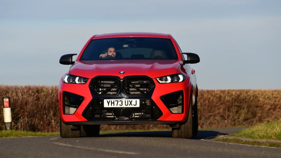 2024 BMW X6 M 컴페티션 리뷰 : 무자비한 슈퍼 SUV