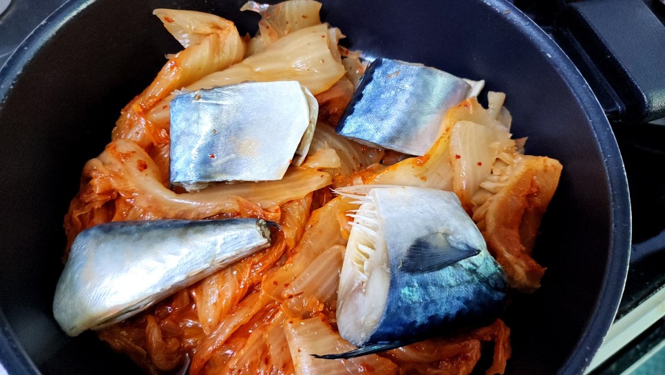 집밥메뉴 김치 묵은지 고등어조림 요리 저녁반찬 생선조림 양념장 레시피