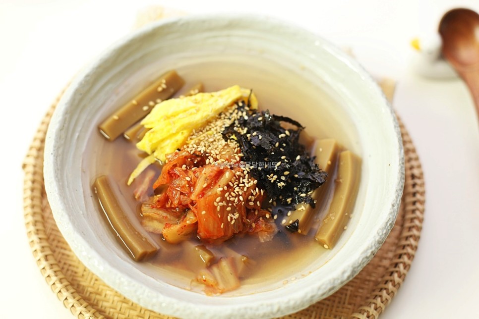 김치 도토리묵사발 만들기 따뜻한 도토리묵사발 도토리묵밥 만들기