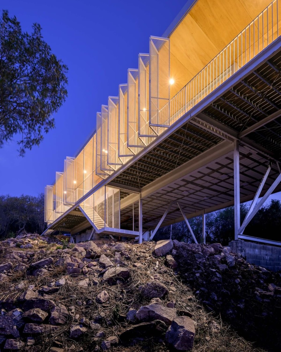 하늘 마중? 가로로 구름을 뚫고 나아가다! House in the Clouds by MALVINA ZAYAT estudio de arquitectura