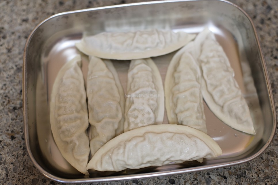 후라이팬 군만두 굽는법 냉동만두 굽기 요리 유린만두 만드는 법