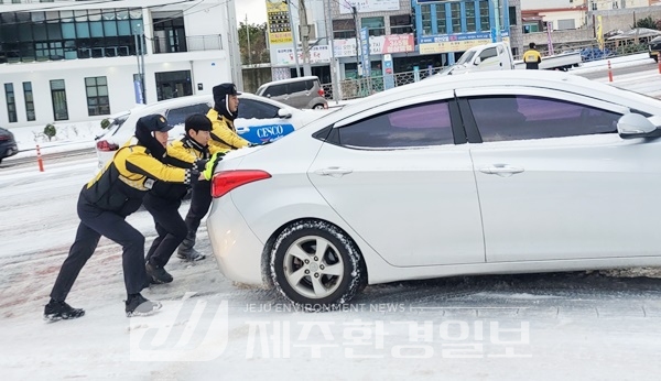 제주자치경찰단, 폭설 대비 비상근무로 도민 안전 확보 총력