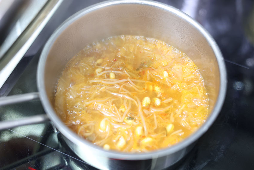 집밥 필수 국요리 김치콩나물국 황태콩나물국 맛봐요