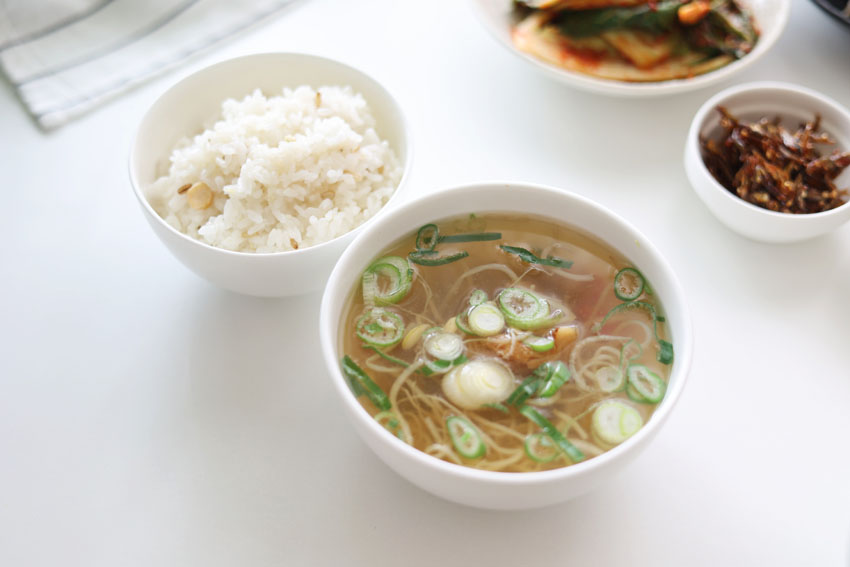 집밥 필수 국요리 김치콩나물국 황태콩나물국 맛봐요