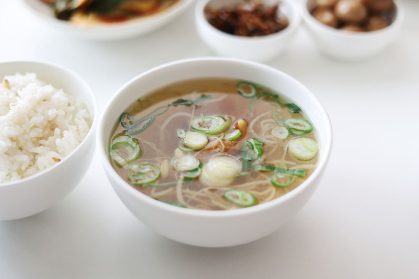 집밥 필수 국요리 김치콩나물국 황태콩나물국 맛봐요