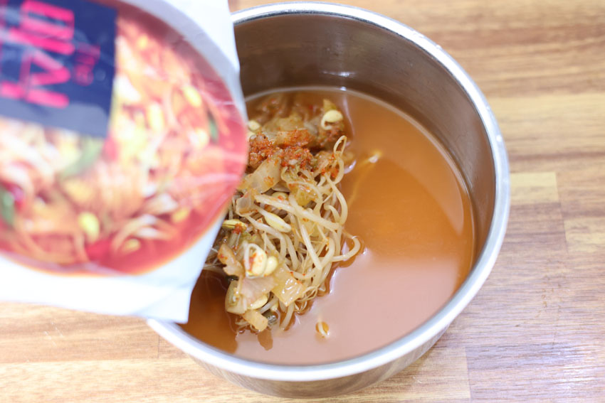 집밥 필수 국요리 김치콩나물국 황태콩나물국 맛봐요