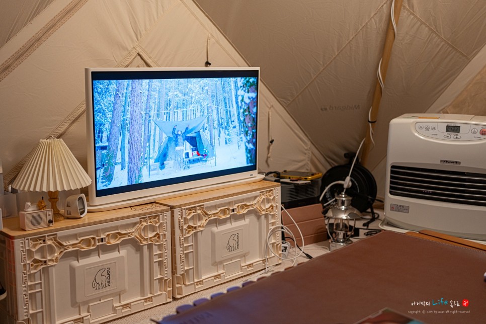 캠핑장 나만의 감성 모니터 고화질 IPS 패널의 LG 룸앤스타일 32SR70U