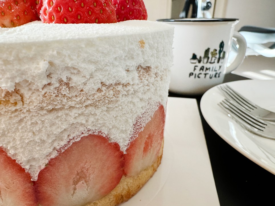 달콤한 딸기 케이크의 명가 <그여행> 포항 법원점