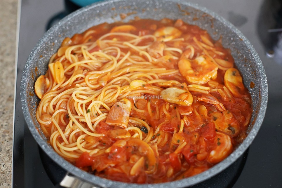 토마토 스파게티 만들기 간단한 베이컨 토마토 파스타 레시피