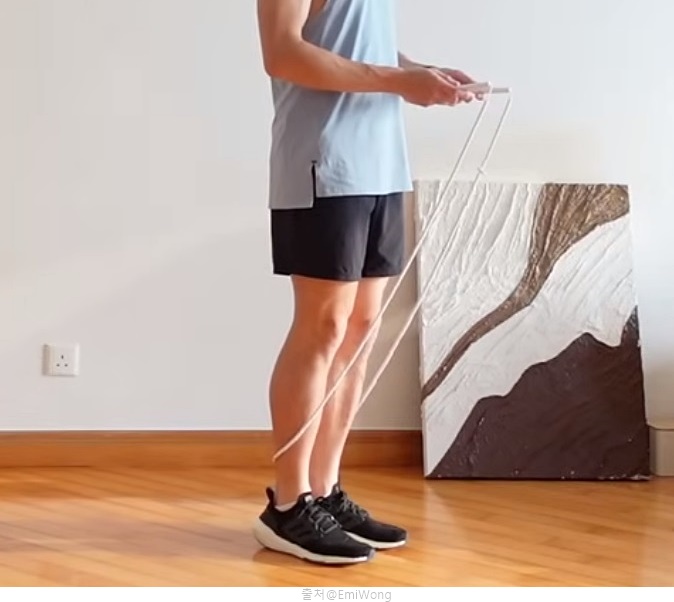 홈트 유산소 운동 실내 줄넘기 효과 다이어트 무릎 1000개 칼로리