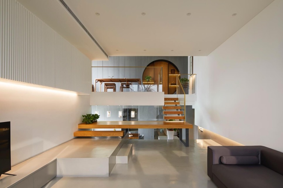 스킵 플로어 아파트! 반 층 높이의 거실로 전 층을 하나로 연결하다. Skip House by KiKi ARCHi