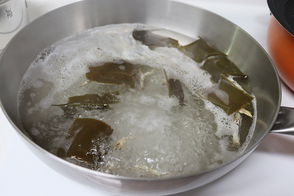 맑은 콩나물국 끓이는법 간단한 콩나물국 레시피 콩나물 삶는법 아침국 끓이기