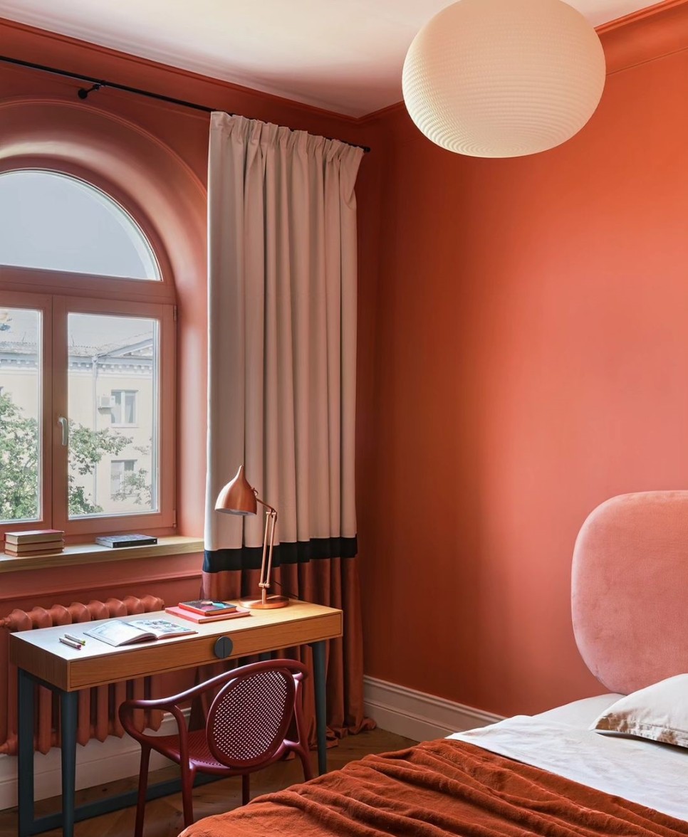 핫 핑크 인테리어 침실 꾸미기 네온사인 벽지 색상 창문 인테리어