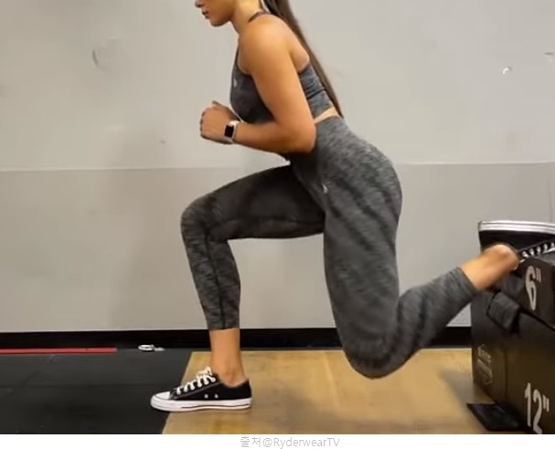 여자 스쿼트 운동 스플릿스쿼트 엉덩이 근육 힙업 효과 덤벨 아령 호흡법