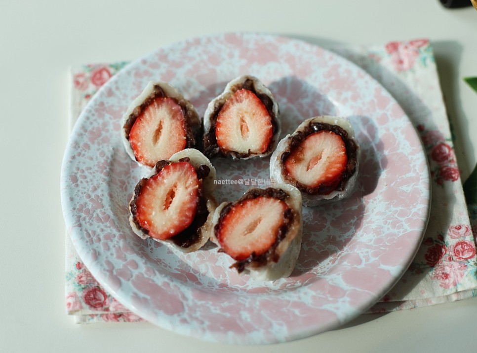 찹쌀가루 딸기모찌 만들기 과일 찹쌀떡 모찌 만들기
