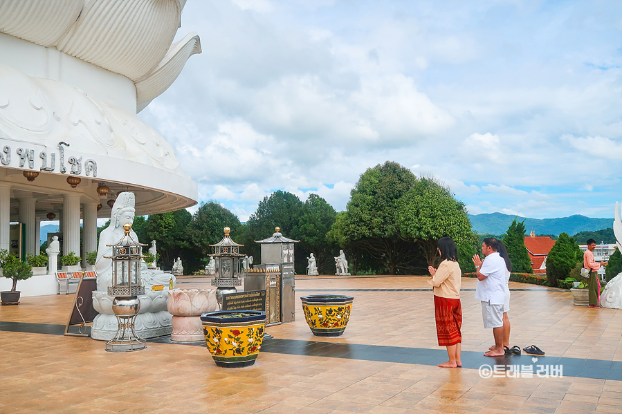 태국여행 치앙라이 명소 레드템플 후어이쁠라깡 사원