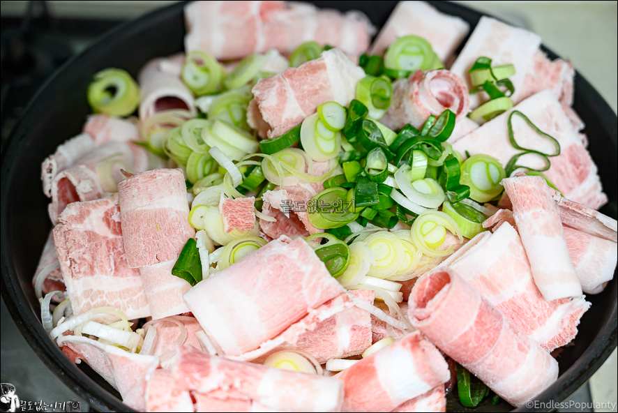 대패삼겹 숙주볶음 돼지고기 냉동 대패 삼겹살 요리