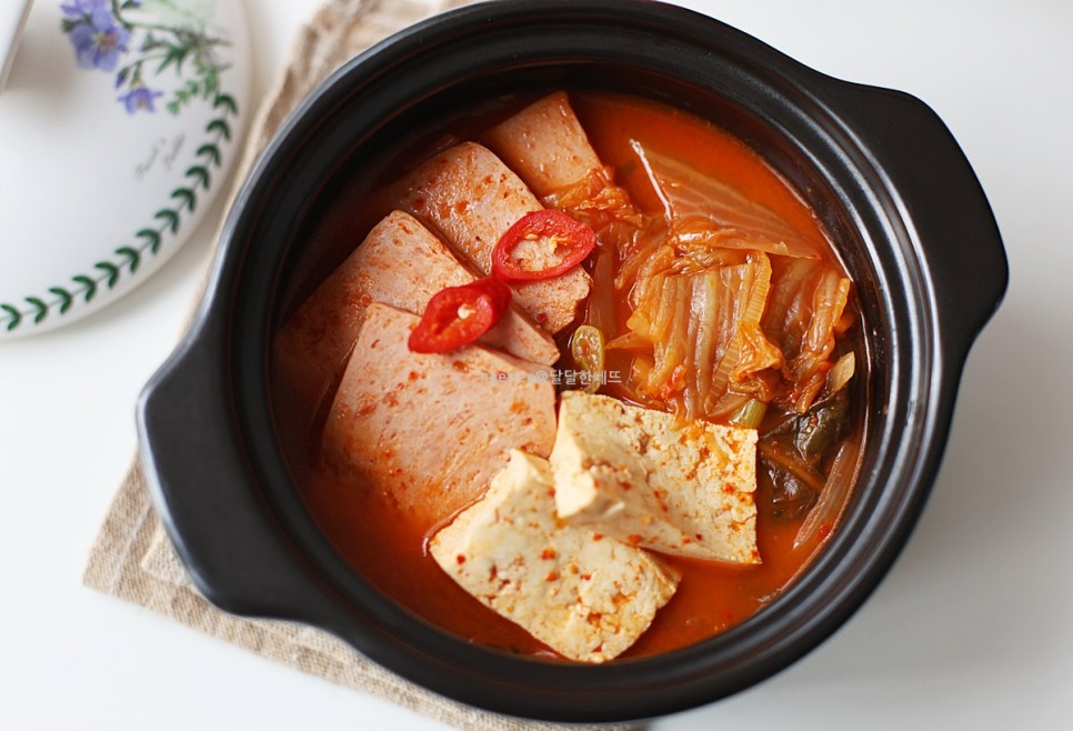 스팸 김치찌개 맛있게 끓이는법 신김치 김치찌개 레시피