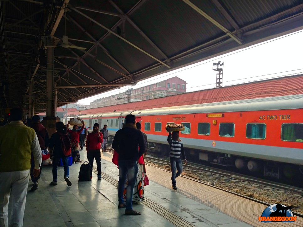 (인도 콜카타 / 하우라 역 #1) 인도 동북부의 중심도시. 인도 제국 수도의 역사를 공부하는 시간. 콜카타의 관문 Howrah Railway Station