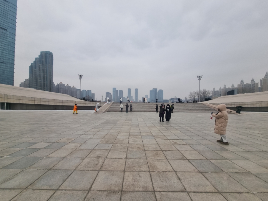 성해광장 - 중국 대련 멋진 다리와 넓은 광장이 멋진 곳이지만 추운날은 NO