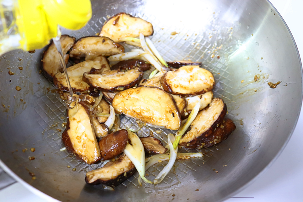 굴소스 표고버섯볶음 레시피 생표고버섯볶음 만드는법 표고버섯요리