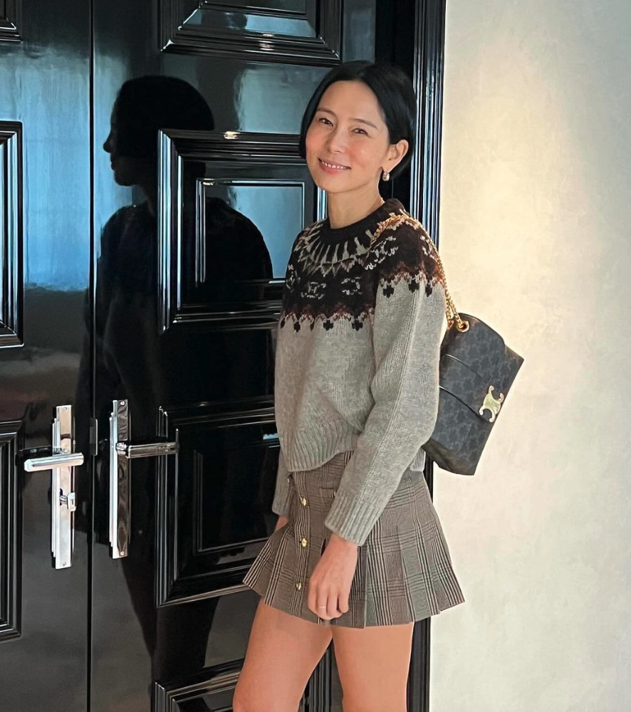 김나영 패션 속 가방 셀린느 빅투아르백 40대 명품백 여성 크롭 니트 스웨터 코디 정보