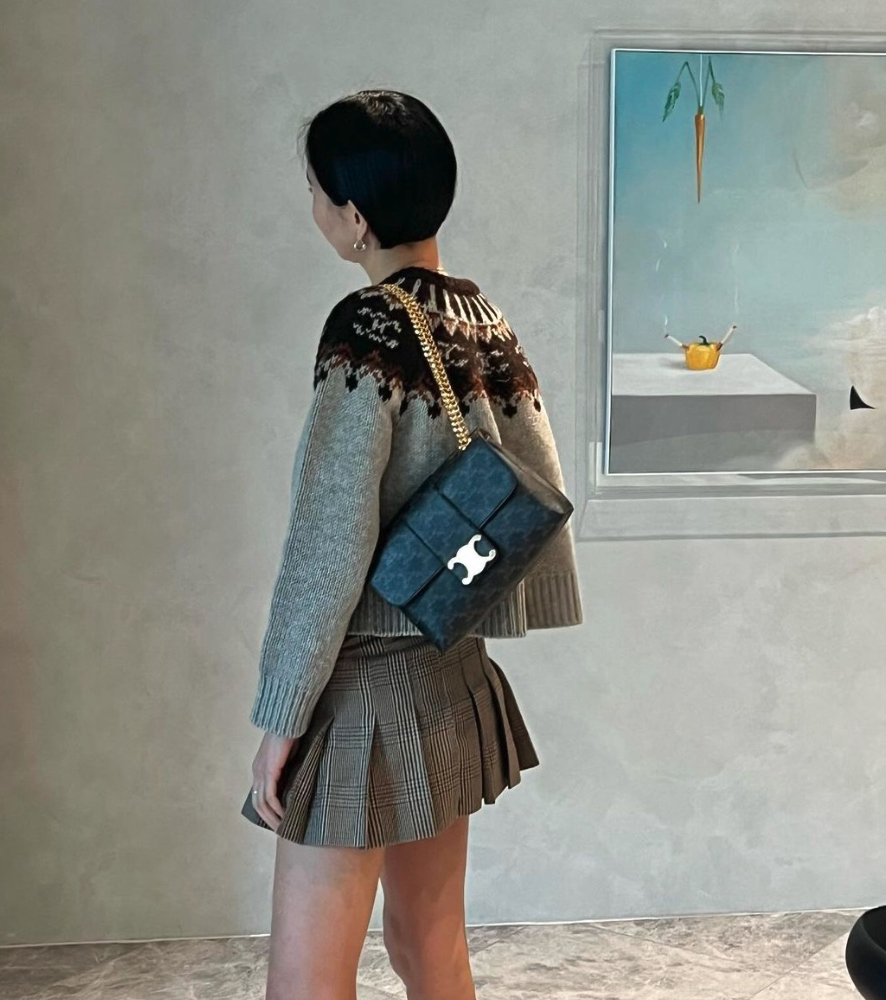 김나영 패션 속 가방 셀린느 빅투아르백 40대 명품백 여성 크롭 니트 스웨터 코디 정보