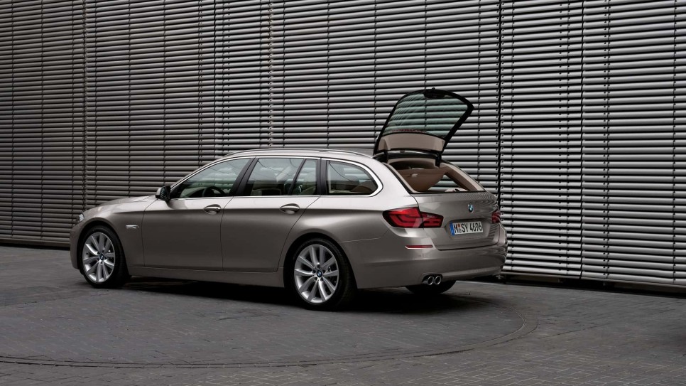 신형 BMW 5시리즈 투어링, 뒷 유리 개방 기능 삭제