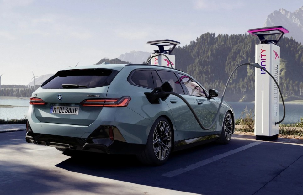 2024 BMW 5 시리즈 왜건 가솔린, 전기차 공개