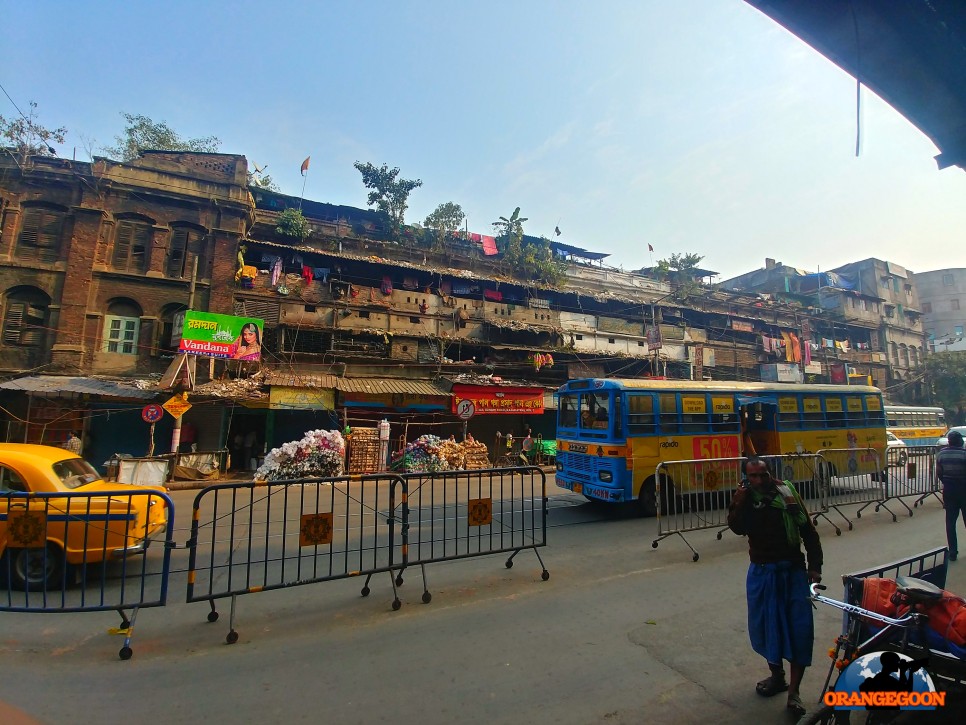 (인도 콜카타 / 하우라 역 #2) 인도 동북부의 중심도시. 인도 제국 수도의 역사를 공부하는 시간. 콜카타의 관문 Howrah Railway Station