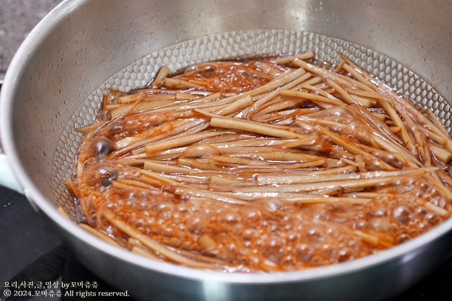 쫀득한 김밥 우엉조림 만드는 법 레시피 우엉채조림 우엉 볶음 요리 맛있는 밑반찬 종류