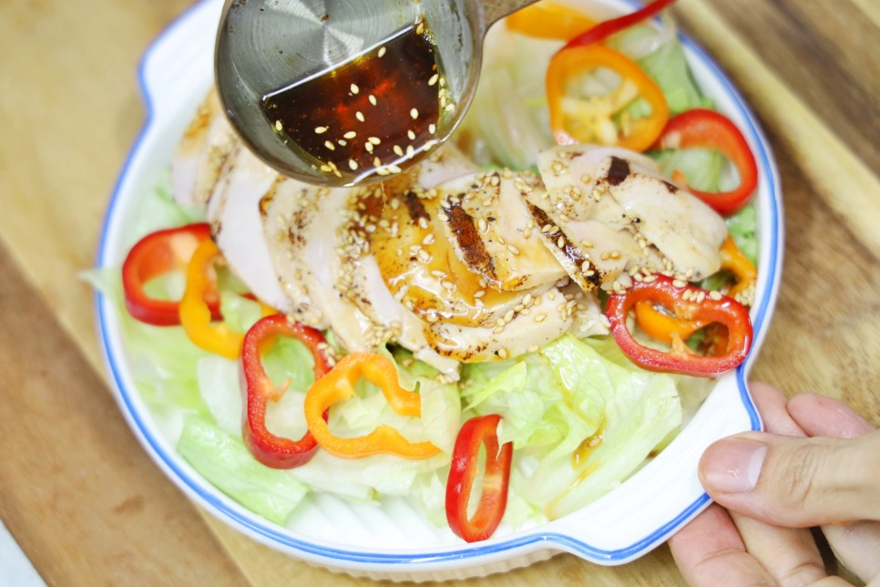 다이어트 식단 닭가슴살 양상추 샐러드 만들기