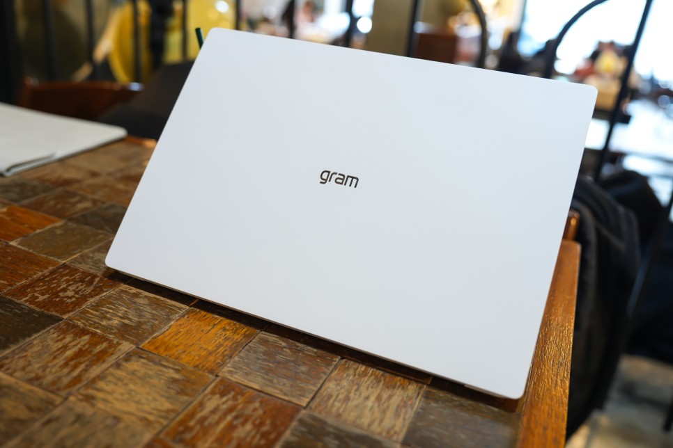 LG 그램 프로 2024 16ZD90SP-EX59K 고사양 얇고 가벼운 16인치 노트북